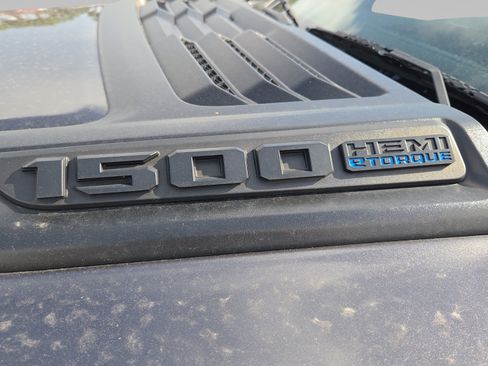 Used 2023 RAM 1500 Laramie AWD/4WD image 9