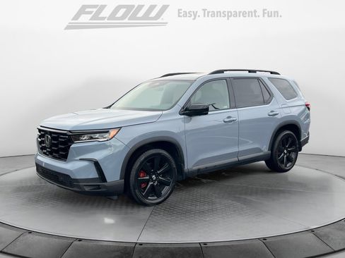 Used 2025 Honda Pilot Black Edition image 3