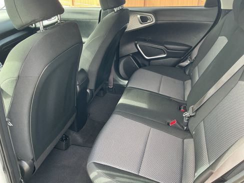 Used 2023 Kia Soul LX w/ LX Technology Package FWD image 17