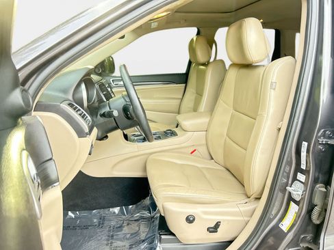 Used 2019 Jeep Grand Cherokee Limited AWD/4WD image 11