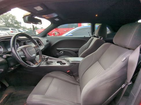 Used 2016 Dodge Challenger SXT RWD image 6