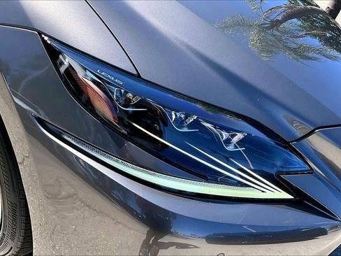 Used 2020 Lexus LS 500 w/ Accessory Package (Z2) RWD image 28