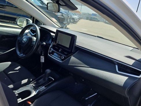 Used 2025 Toyota Corolla LE image 29