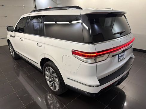 Certified 2022 Lincoln Navigator Reserve AWD/4WD image 4
