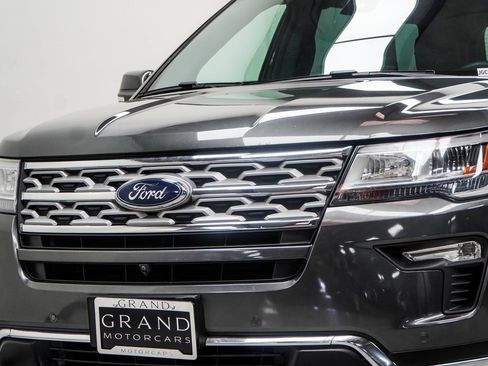 Used 2018 Ford Explorer Limited w/ Ford Safe & Smart Package image 2