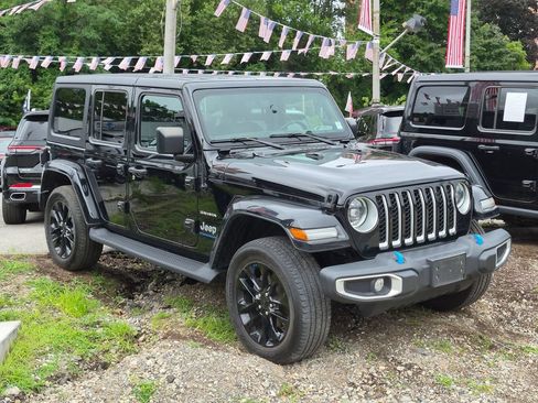 Used 2023 Jeep Wrangler Unlimited Sahara w/ Cold Weather Group AWD/4WD image 4