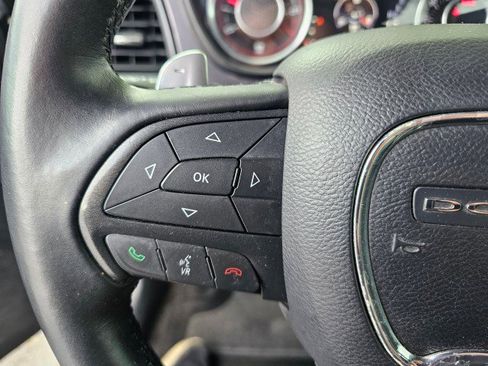 Used 2015 Dodge Challenger SXT image 24