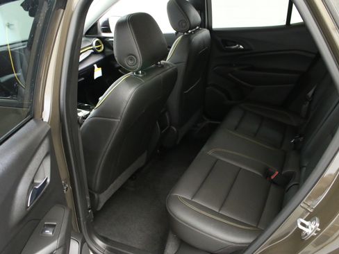 Used 2024 Chevrolet Trax ACTIV w/ Sunroof Package FWD image 29