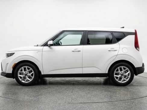 Used 2025 Kia Soul LX w/ LX Technology Package image 5