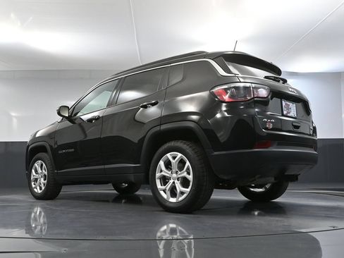 Used 2024 Jeep Compass Latitude w/ Convenience Group AWD/4WD image 52