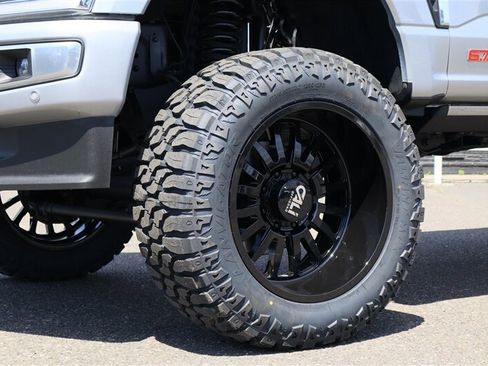 Used 2023 Ford F350 Platinum w/ FX4 Off-Road Package AWD/4WD image 13