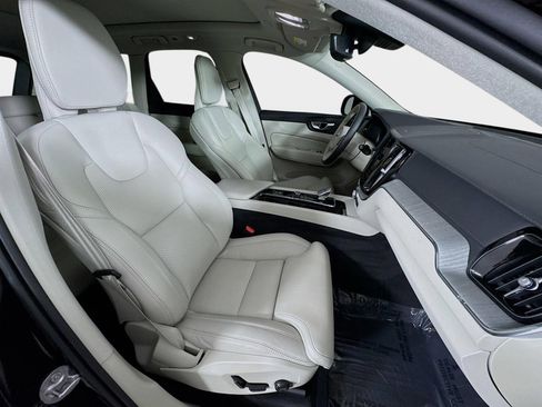 Used 2025 Volvo XC60 T8 Ultra w/ Protection Package Premier image 30