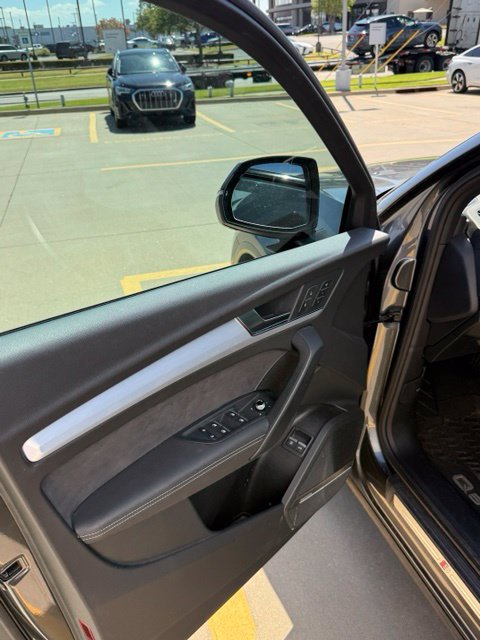 Used 2024 Audi Q5 e Premium Plus w/ Premium Plus Package AWD/4WD image 10