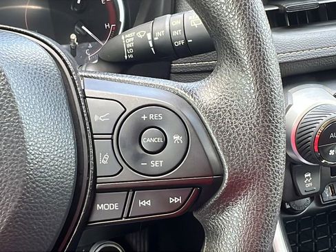 Used 2024 Toyota RAV4 XLE FWD image 20