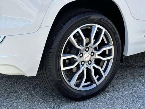 Used 2024 GMC Terrain Denali w/ Denali Premium Package image 8