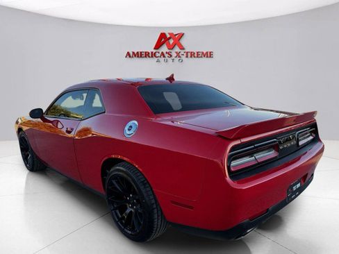 Used 2015 Dodge Challenger SRT image 3