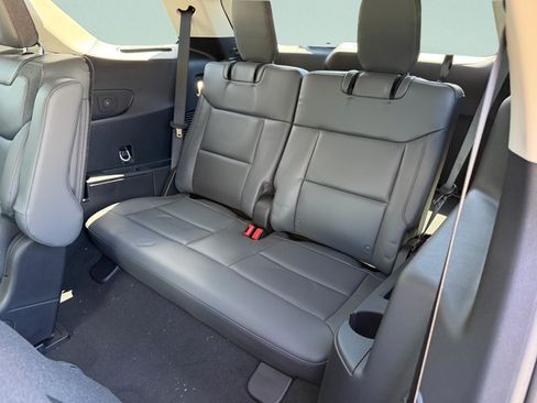 New 2026 Ford Explorer Active w/ Active Comfort Package AWD/4WD image 8