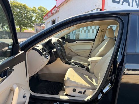 Used 2013 Volkswagen Passat 2.5 S FWD image 11