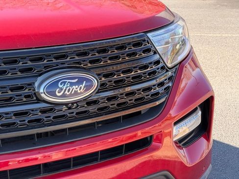 Certified 2023 Ford Explorer Limited image 9