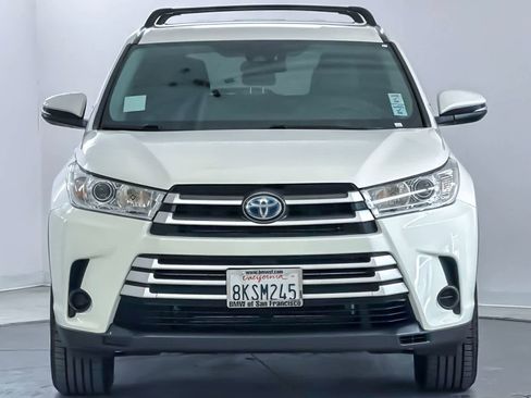 Used 2019 Toyota Highlander LE AWD/4WD image 10