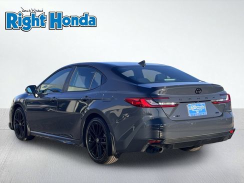 Used 2025 Toyota Camry SE w/ Convenience Package FWD image 4