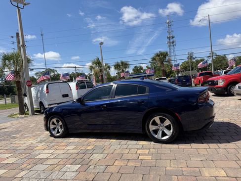 Used 2015 Dodge Charger SXT RWD image 9
