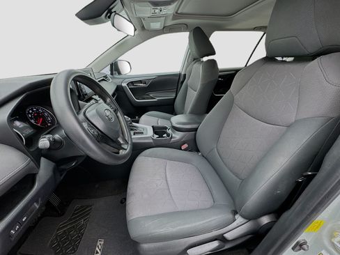 Used 2019 Toyota RAV4 XLE w/ Carpet Mat Package FWD image 13