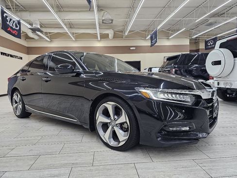 Used 2018 Honda Accord Touring image 4
