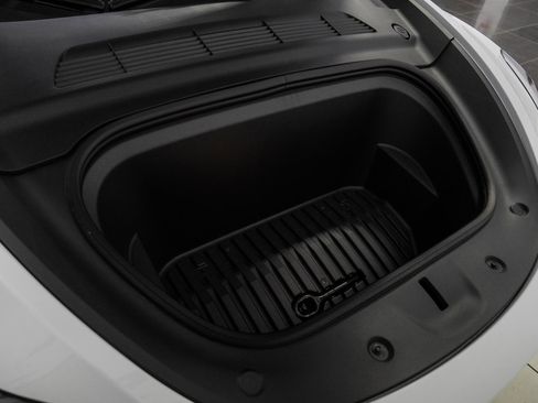 Used 2022 Tesla Model Y Long Range image 54