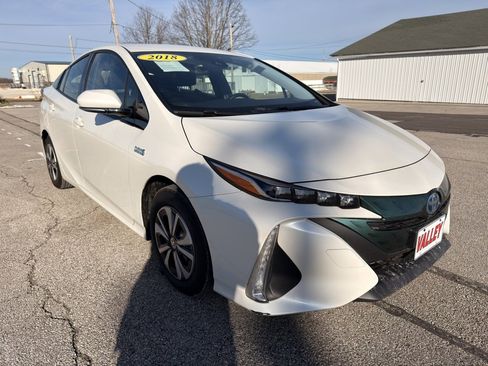 Used 2018 Toyota Prius Prime Premium image 6