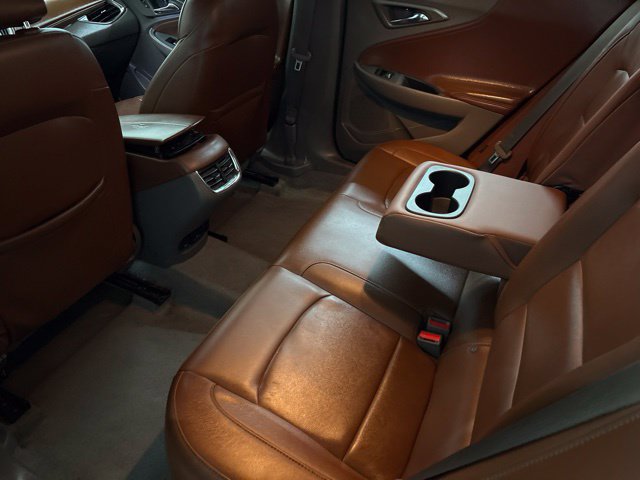 Used 2018 Chevrolet Malibu LT w/ Leather Package FWD image 16