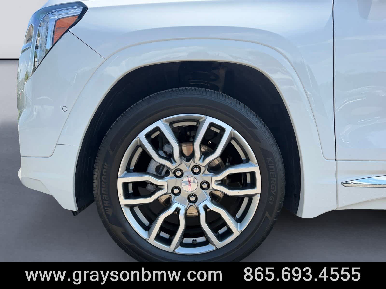 Used 2023 GMC Terrain Denali w/ Denali Premium Package AWD/4WD image 9