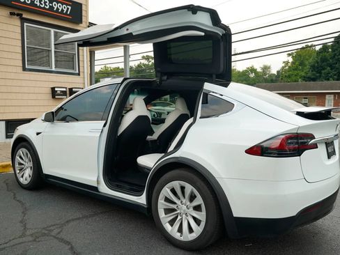 Used 2020 Tesla Model X Long Range AWD/4WD image 29
