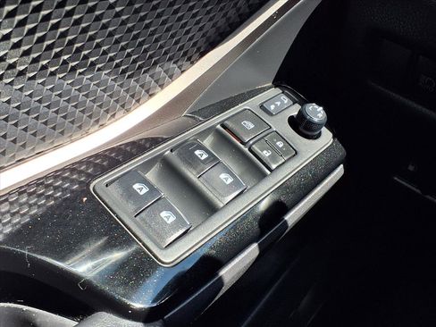 Used 2019 Toyota C-HR XLE image 9