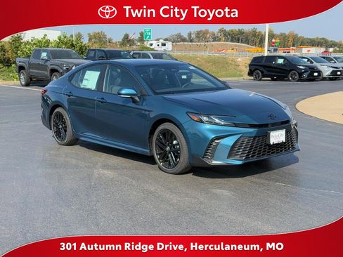 New 2026 Toyota Camry Hybrid image 1