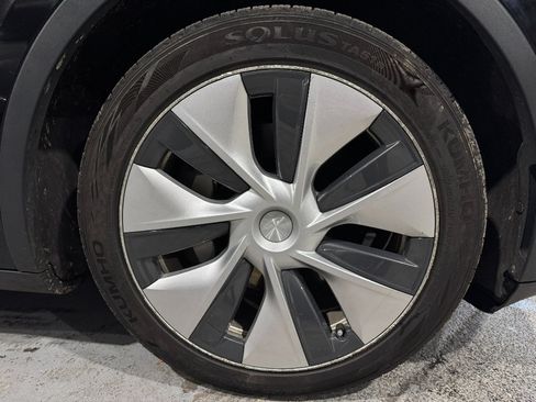 Used 2021 Tesla Model Y Long Range image 10