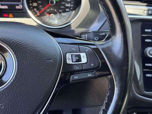 Used 2018 Volkswagen Tiguan SE FWD image 12