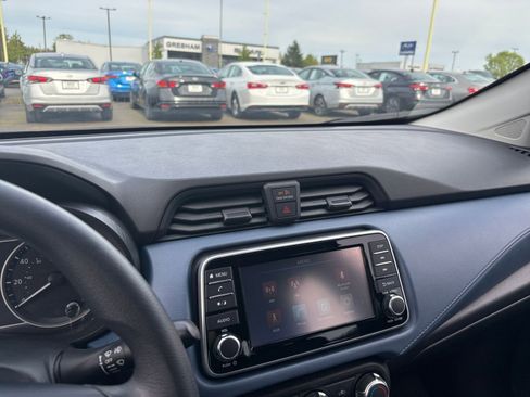 Used 2025 Nissan Versa SV FWD image 17