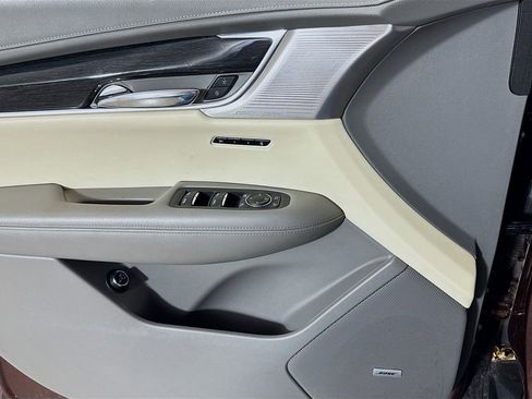 Used 2022 Cadillac XT6 Premium Luxury w/ Technology Package FWD image 16