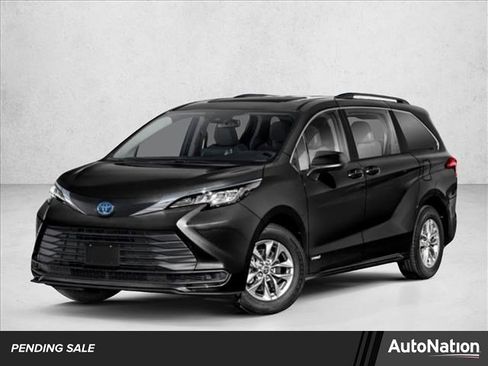 Used 2021 Toyota Sienna XLE image 1