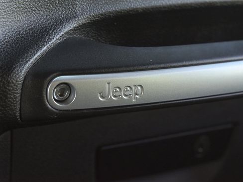 Used 2017 Jeep Wrangler Unlimited Sahara w/ Max Tow Package image 33