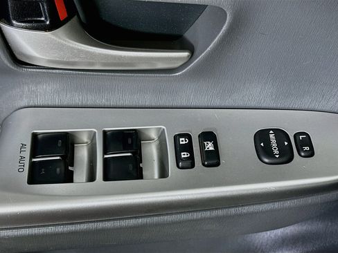 Used 2014 Toyota Prius V Five FWD image 15