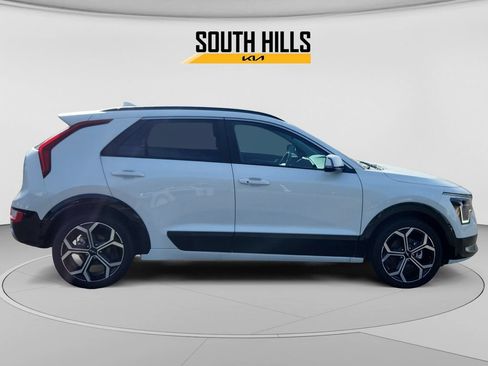 Certified 2025 Kia Niro EX Touring FWD image 6