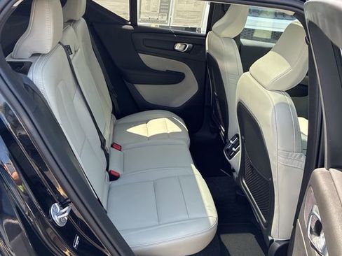 Used 2025 Volvo XC40 B5 Plus w/ Climate Package image 20