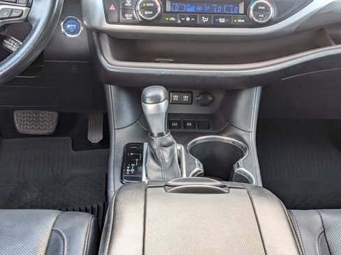 Used 2017 Toyota Highlander Limited AWD/4WD image 24