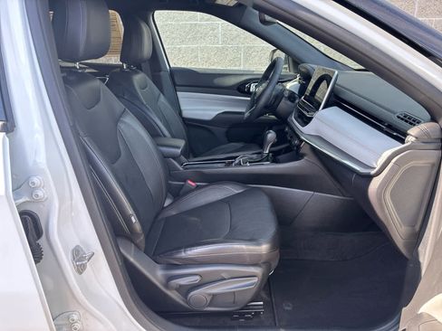 Used 2023 Jeep Compass Limited image 13