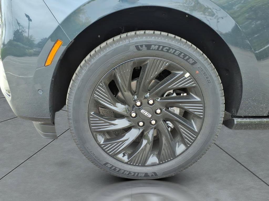 New 2025 Lincoln Navigator Reserve w/ Jet Appearance Package AWD/4WD image 13