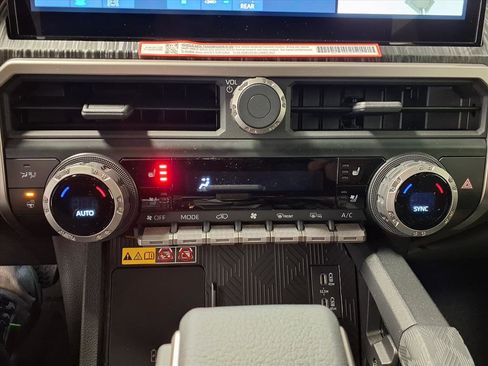 New 2025 Toyota 4Runner 4WD image 15