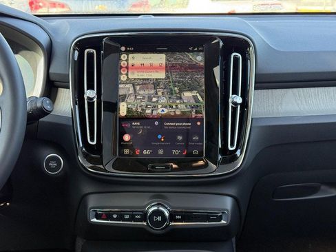 New 2026 Volvo XC40 B5 Core w/ Climate Package image 8