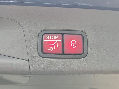 Used 2020 Mercedes-Benz GLS 450 GLS 450 w/ Convenience Package image 14